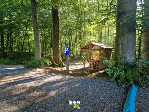 Table de pique-nique couverte du Bois de la Fontaine (PMR) à Tenneville
